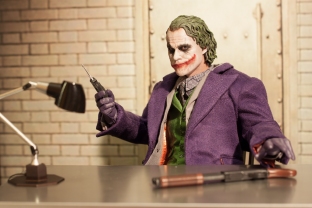 The Dark Knight Hot Toys DX-11 The Joker 2.0 16 Scale Collectible Movie Figure (8)